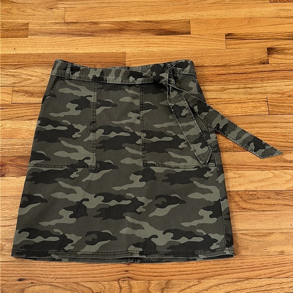 Banana Republic Camo Aline Skirt Sz 12 - Picture 4 of 7